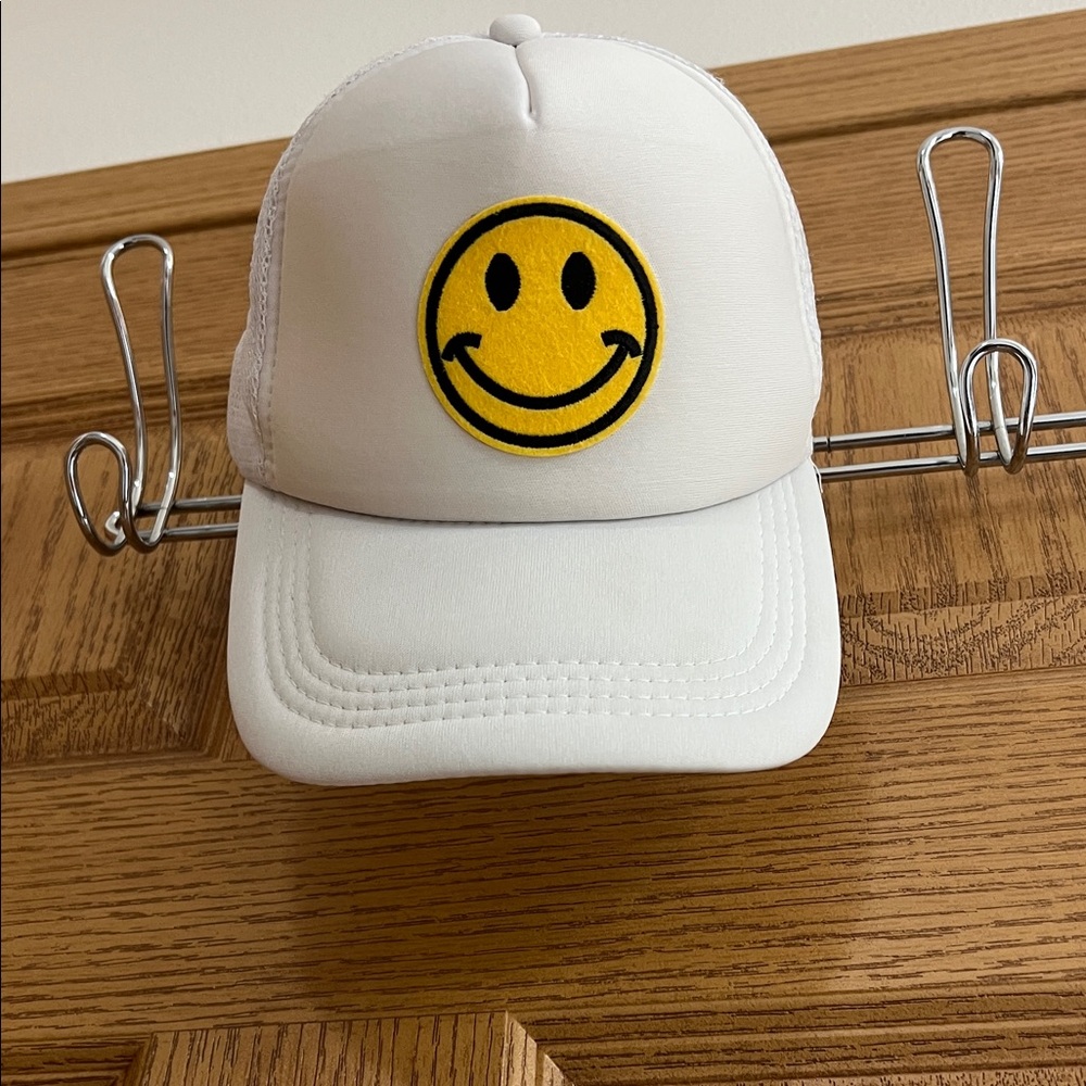 White Smiley Face Women's Cap - Picture 1 of 3